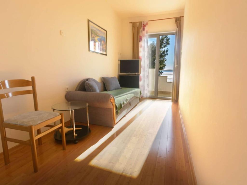 Villa Maslina-Olive two bedroom apartment with balconies and sea view Faros