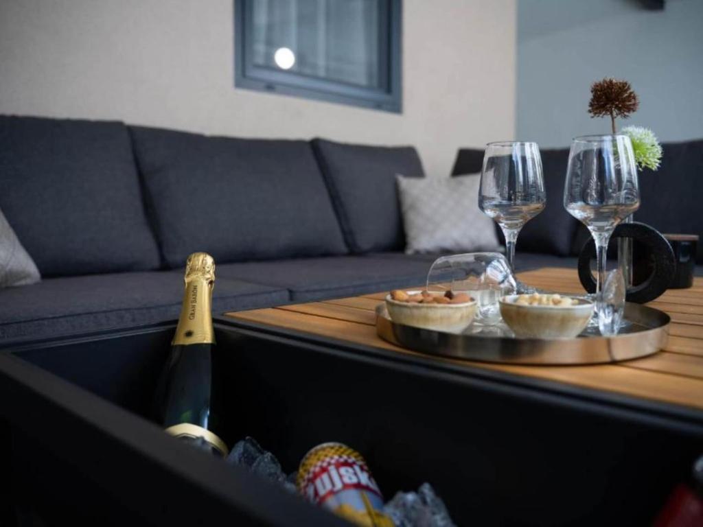 Lux Mobile Homes Vodice - Two bedroom home with private hot tub Aurora