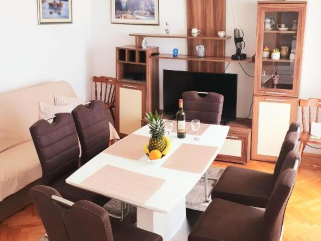 Seaview Family Apartment with Grand Terrace-Three Bedroom Apartment