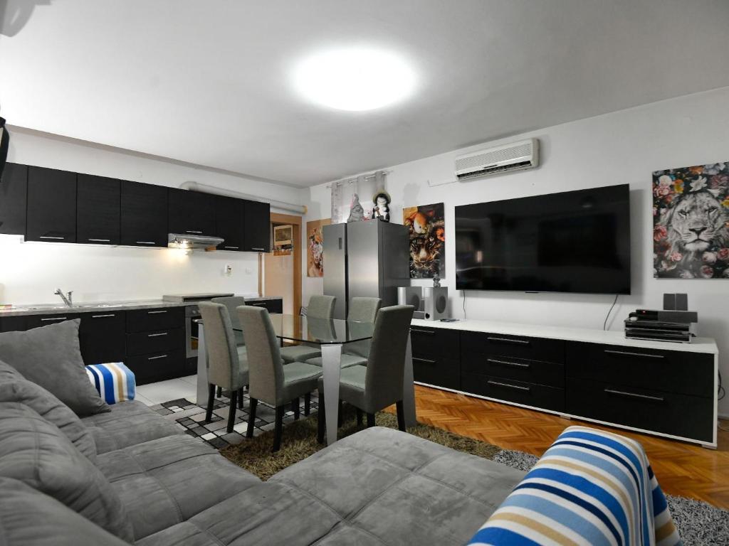 Apartment Dario With Terrace And BBQ