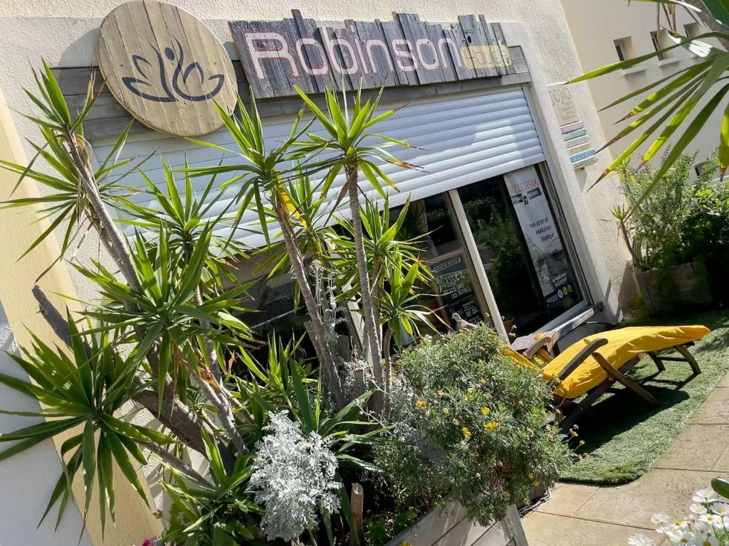 Robinson guesthouse & massages