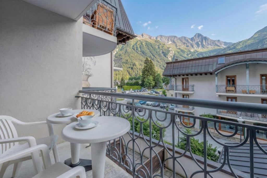 Le Cristal GM9 Mountain View, Pool, Parking & Free WiFi - Happy Rentals