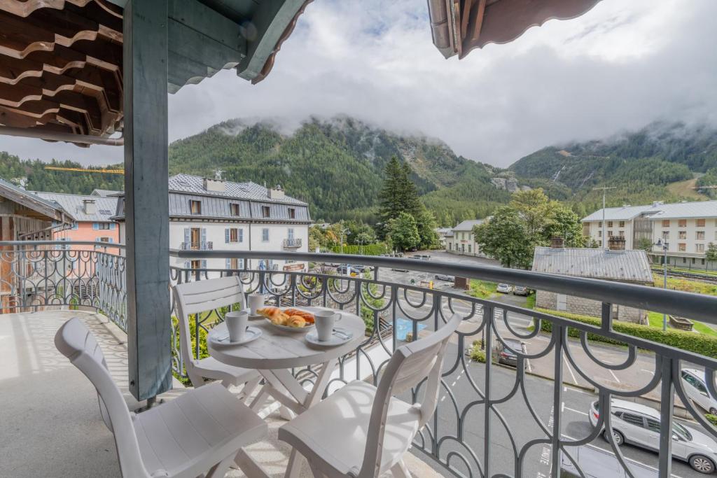 Le Cristal GM18 Mountain View, Pool & Parking - Happy Rentals
