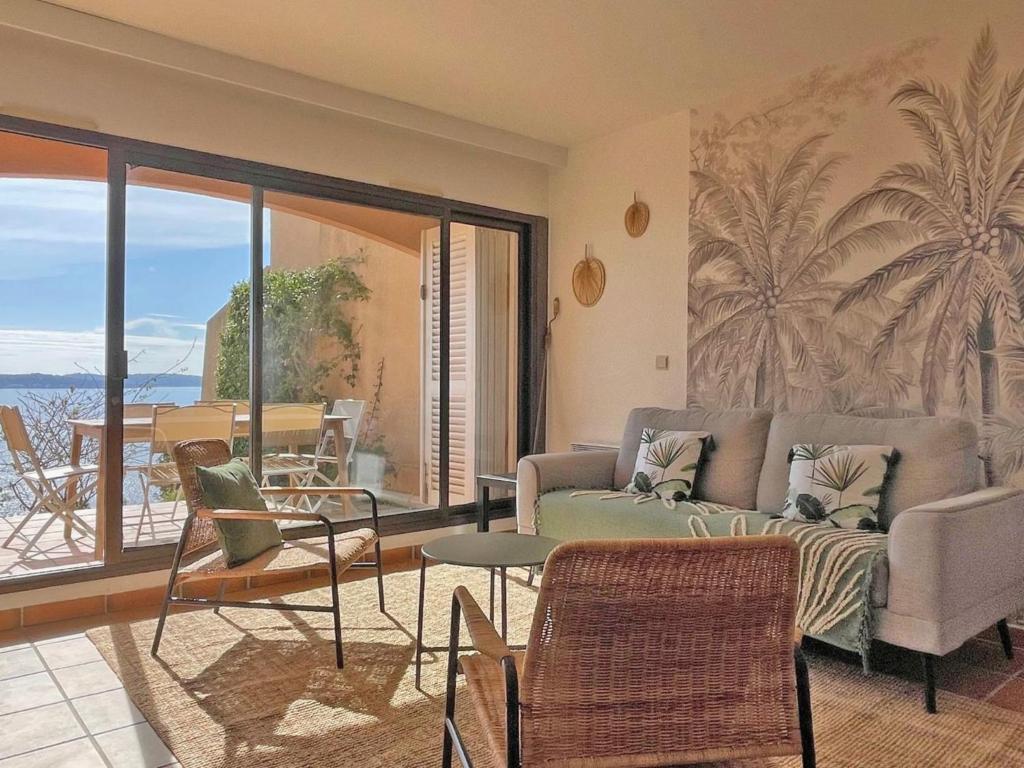 Apartment Appt T4 - 6 Personen - Meerblick - Klima - Schwimmbad by Interhome