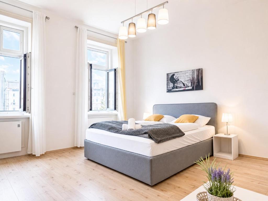 Affordable 2 Apts for 14P, 4BR Great for Families