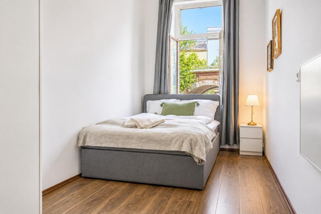 Amazing 1BR Apt, next to AKH Building for Everyone