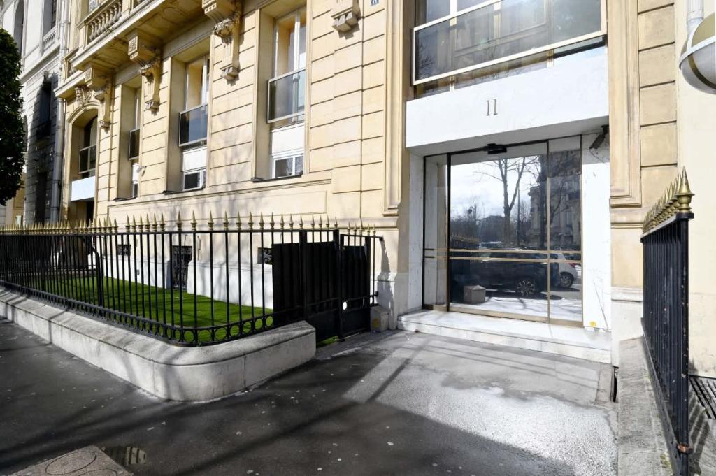 Romantic And Refined Accommodation in the heart of Paris