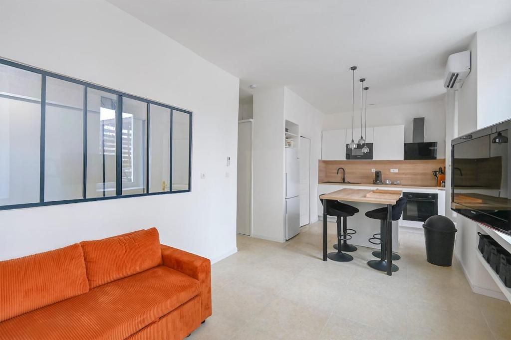 Apartment for 4 people with Big terrace near Gare Saint-Charles