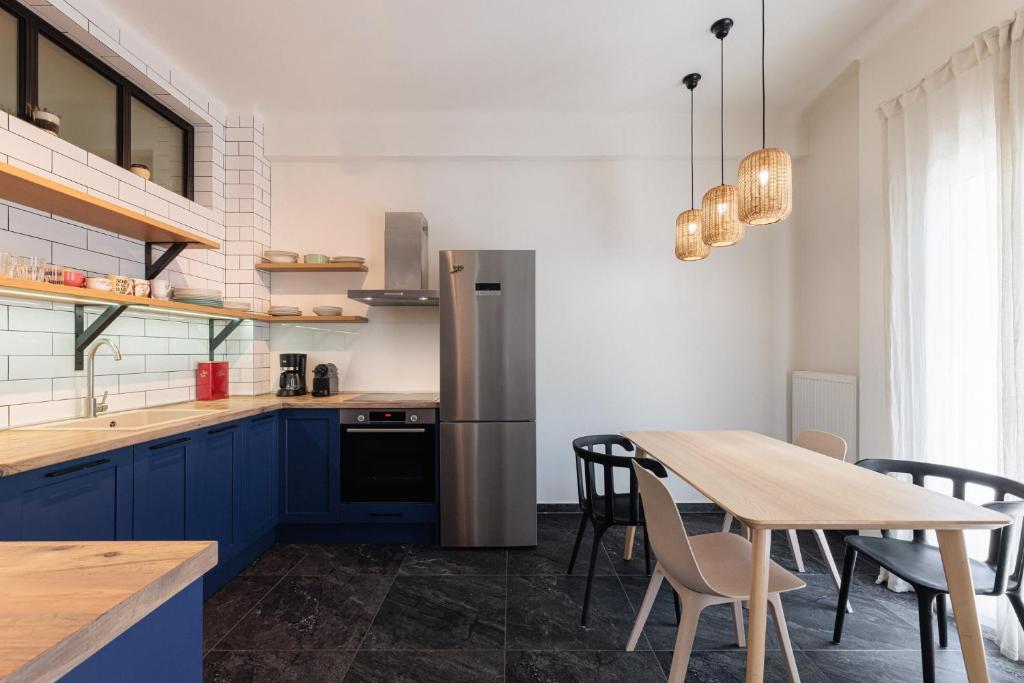 F & B Collection - Flat for 4