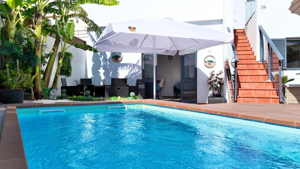 Villa Garajau House