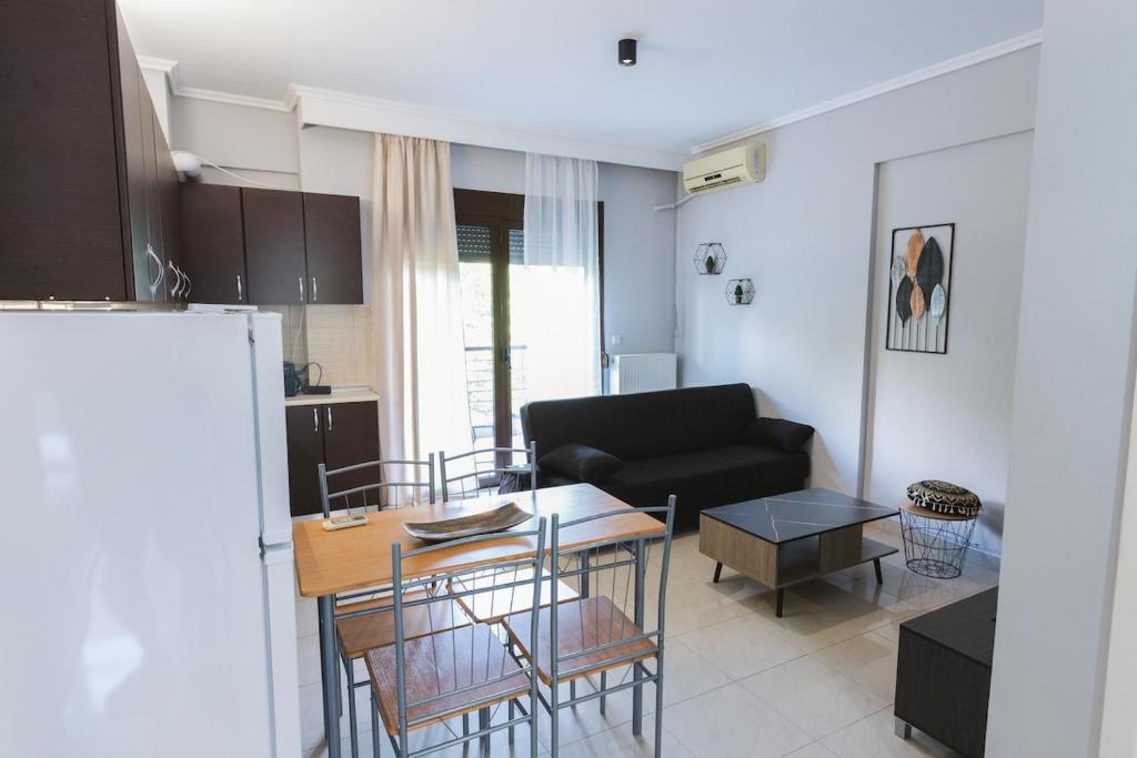Modern Apartment in Toumba with Parking