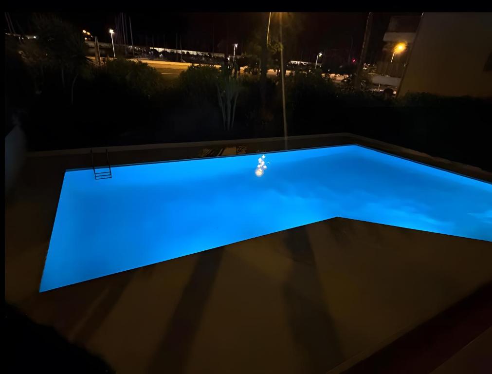 Appart - Piscine et vue sur le port
