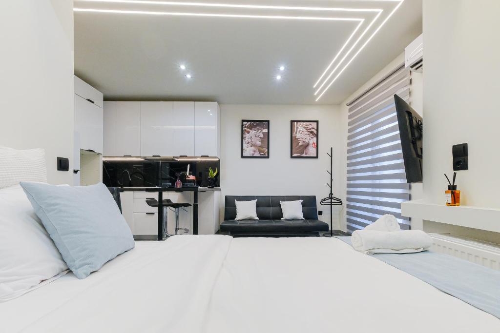 Marble Suite near Papafi Metro - 40sqm - Gas heating & AC - 55'' Smart Tv - Netflix & Cosmote tv - Free parking on the road
