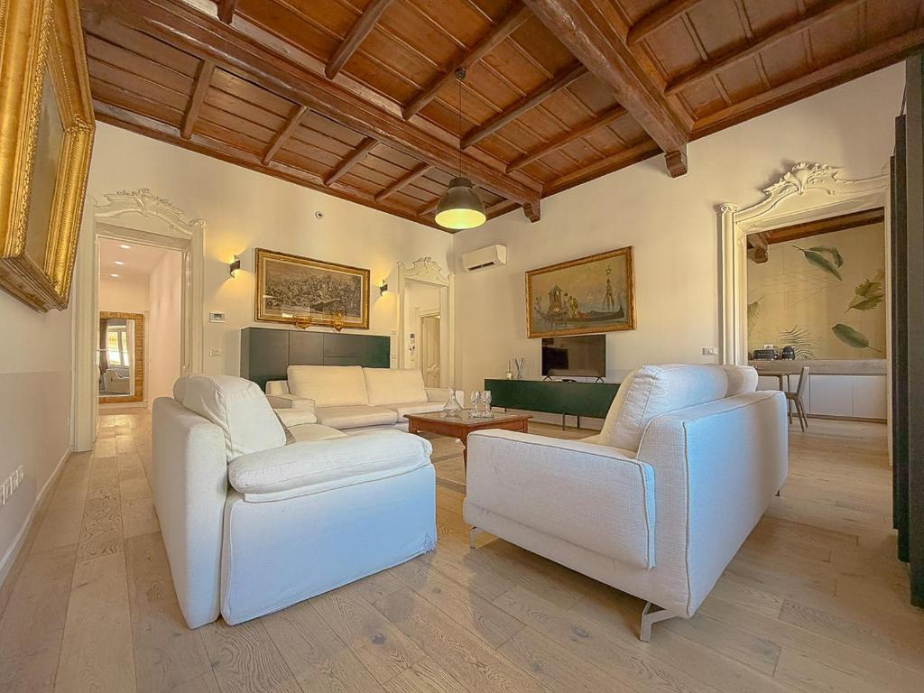 [Piazza di Spagna] Frattina 14 Luxury Home by Host Hero
