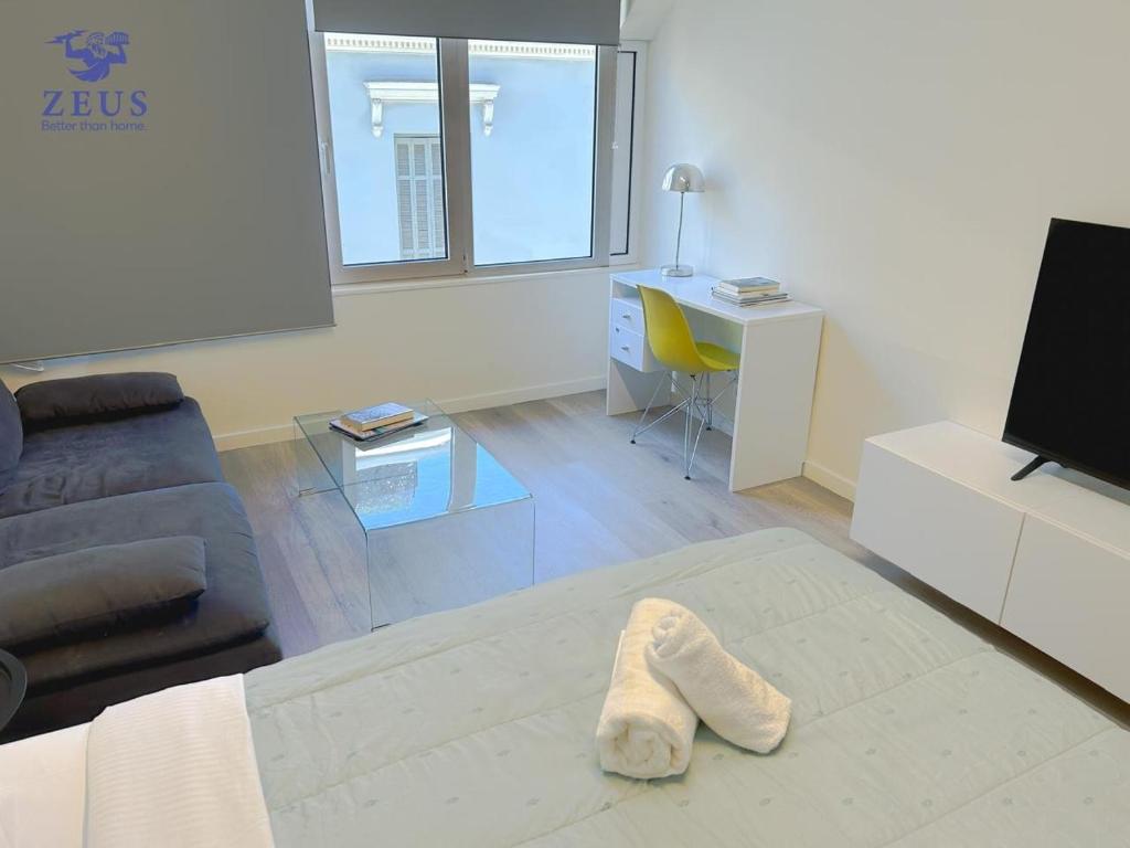 Plaka Suite Next to Acropolis by Zeus Suites