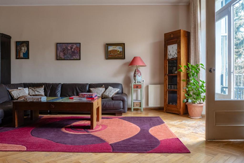Spacious Vintage Home in Vake در تفلیس