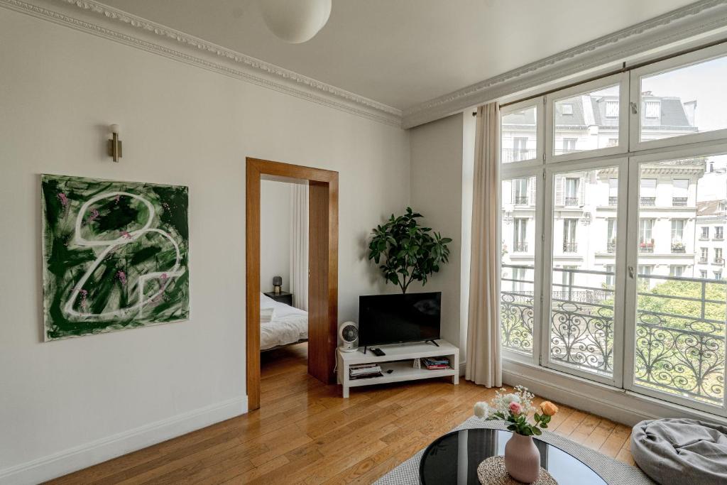 Apartment 1bd with 1 sofa bd with lift Paris 3
