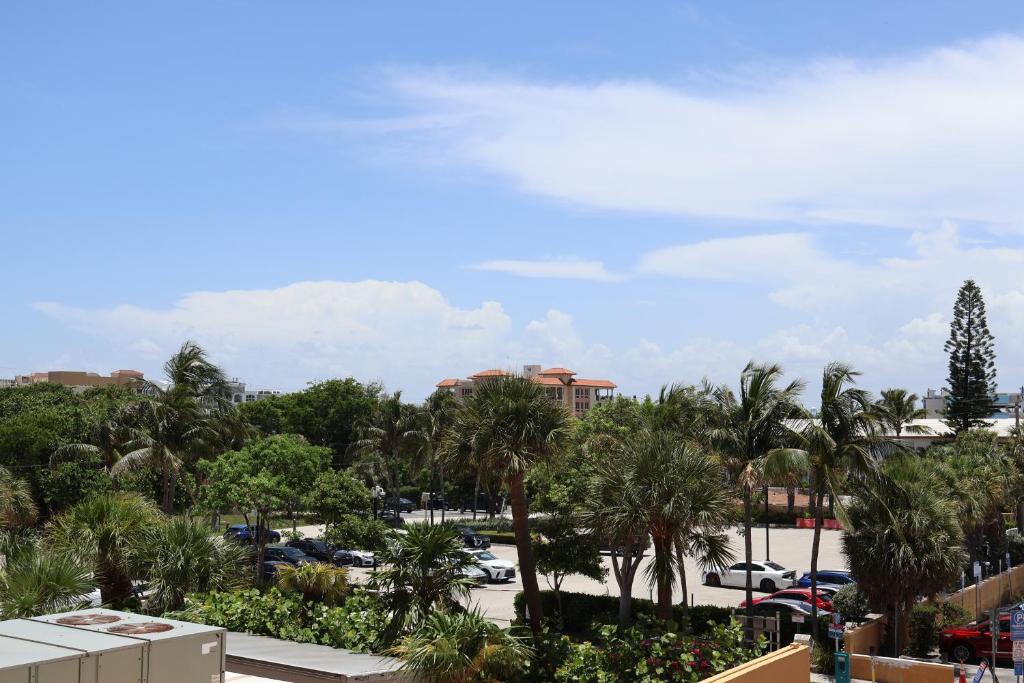 Wyndham Deerfield Beach Resort - 