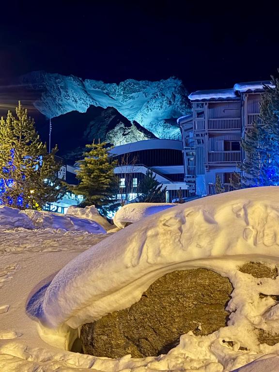 Val Thorens 4 flocons or, 42 m2, terrasse sud avec vue sur les glacier