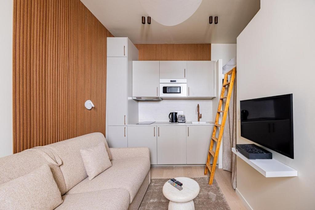 Montmartre-Bail Mobilité-Studio-2 people-Renovated