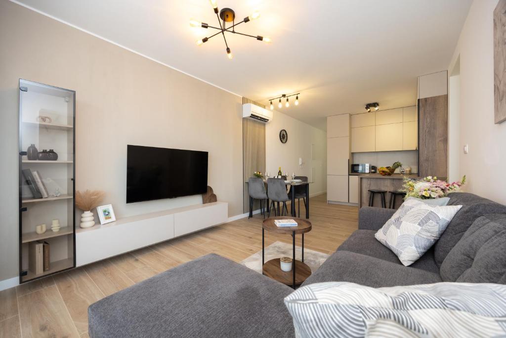 Genio New Apartment with Balcony & 2 Free Parking Spaces