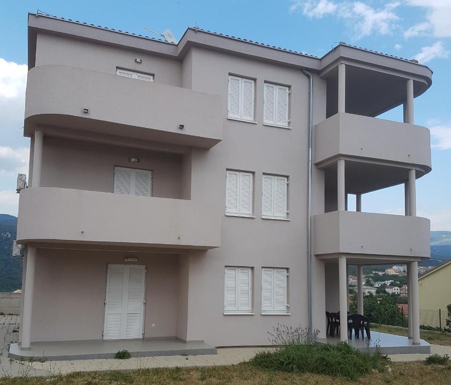 Apartments with parking space Novi Vinodolski - 16998