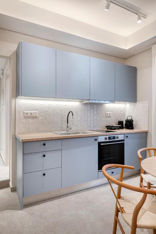 Modern Urban Stay 100 m from Neos Kosmos Metro