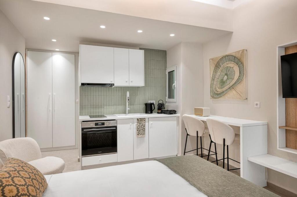Minimal Luxury Apartment near Acropolis Metro