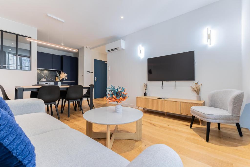 Appartements 3 Chambres de luxe 6 personnes, Centre Ville, Clim, Ascenseur