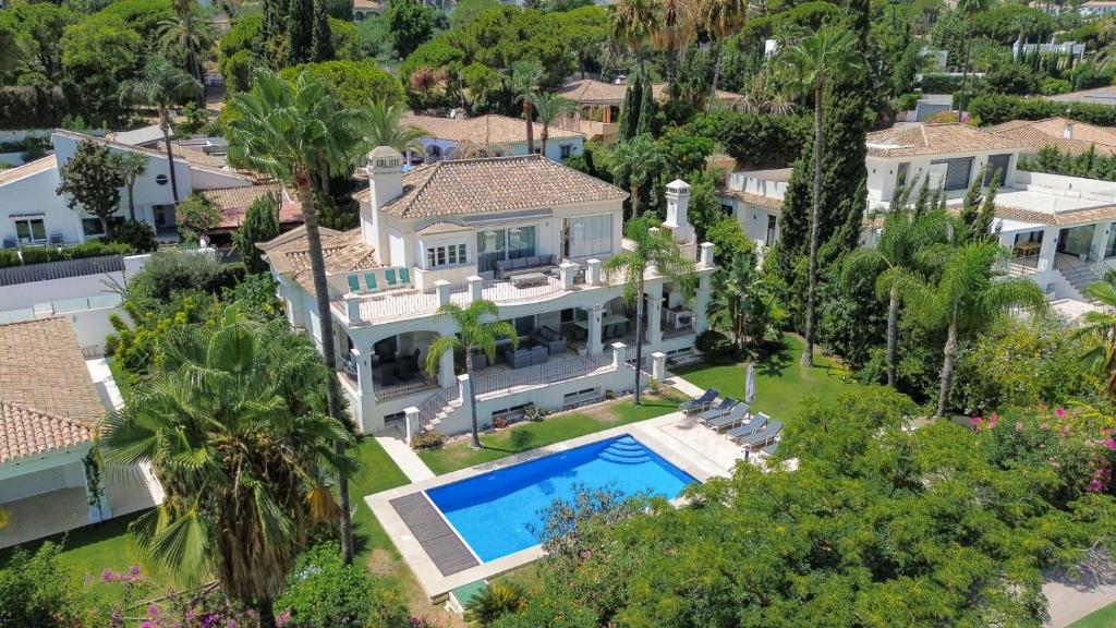 Villa Tranquila - Elegant Luxury Villa with Private Pool, Gym, Stunning Outdoor Space SPCRM5587