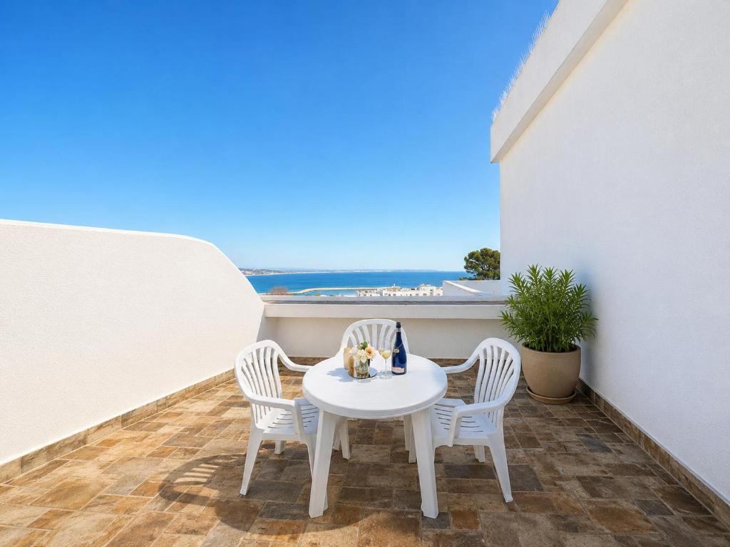 DUPLEX COM VISTA MAR E SOLARIO PRIVATIVO 5p