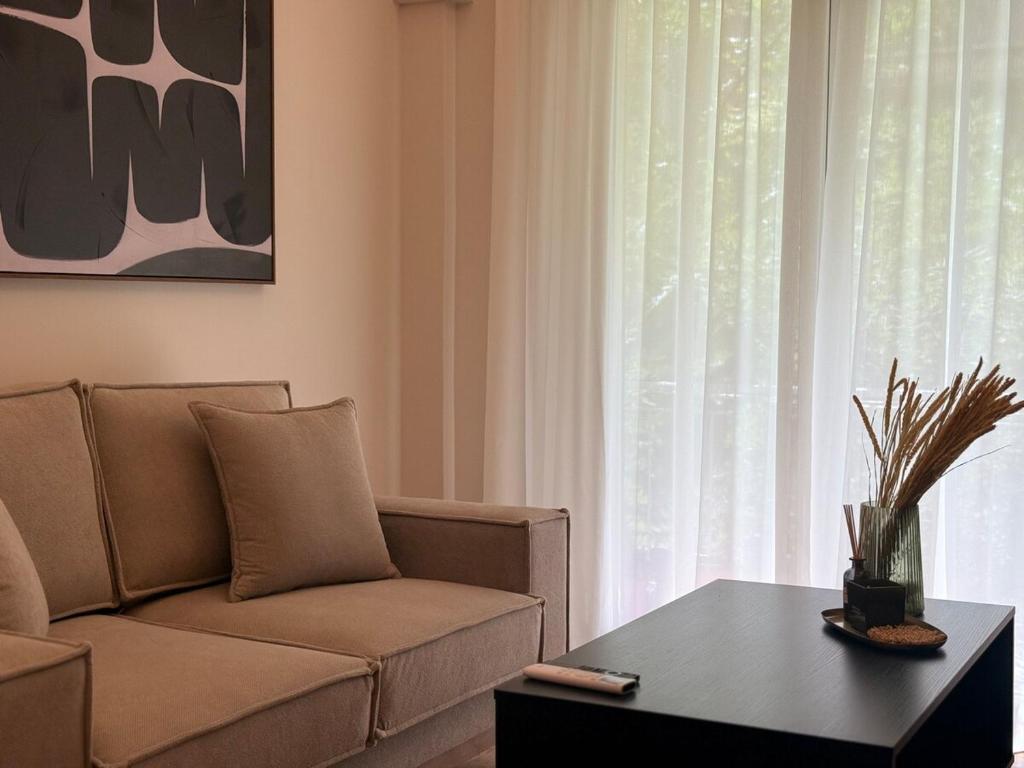 Chic Stay next to Agiou Georgiou square