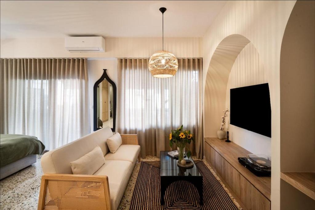 Bright & Earthy Apartment, Heart of Psirri