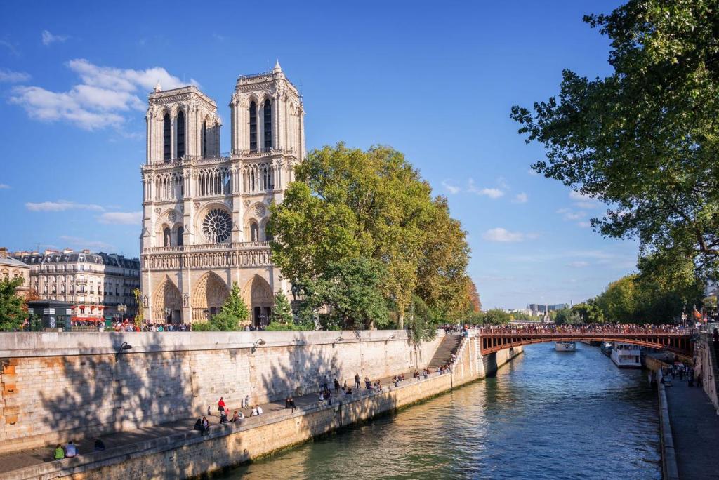 Studio Notre-Dame de Paris with home cinéma