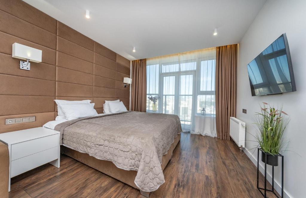 Center Skyline Luxury Apt фото 6