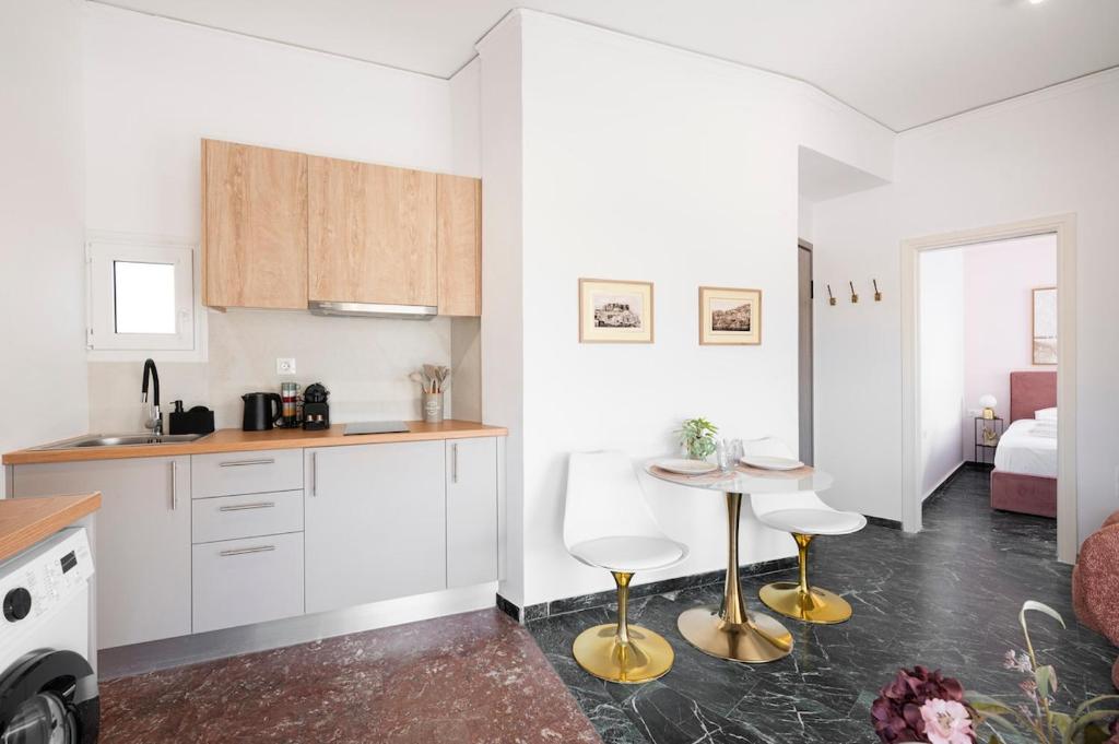 Apartment in Pagkrati with Acropolis View