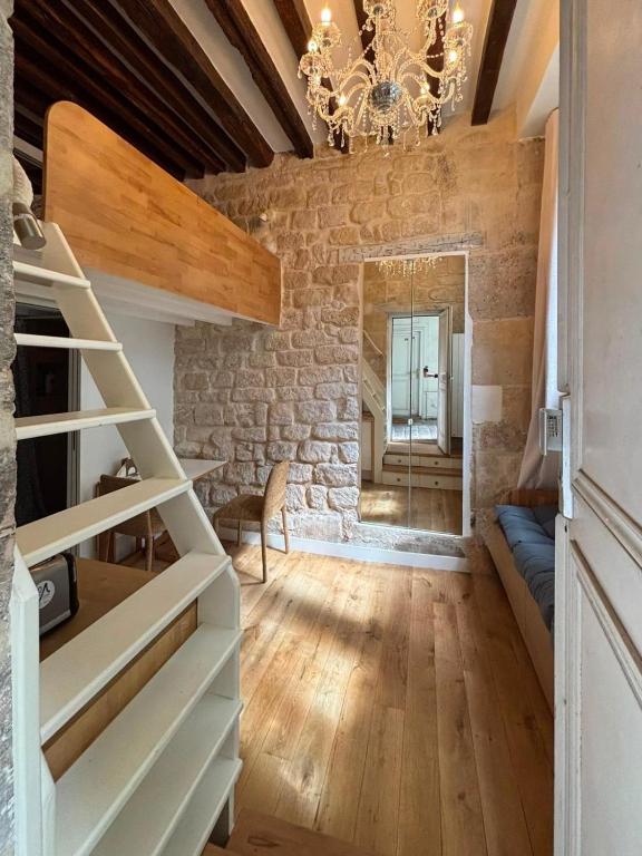 Romantique petit duplex au cœur du Marais