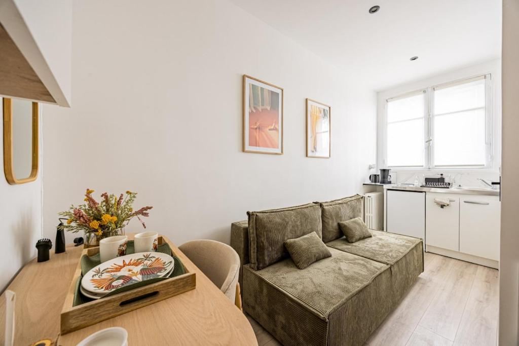 Porte Dauphine - Studio Apartment