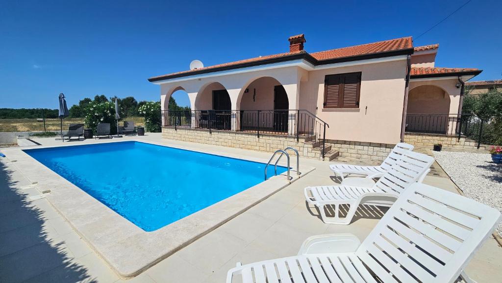 Villa Neela