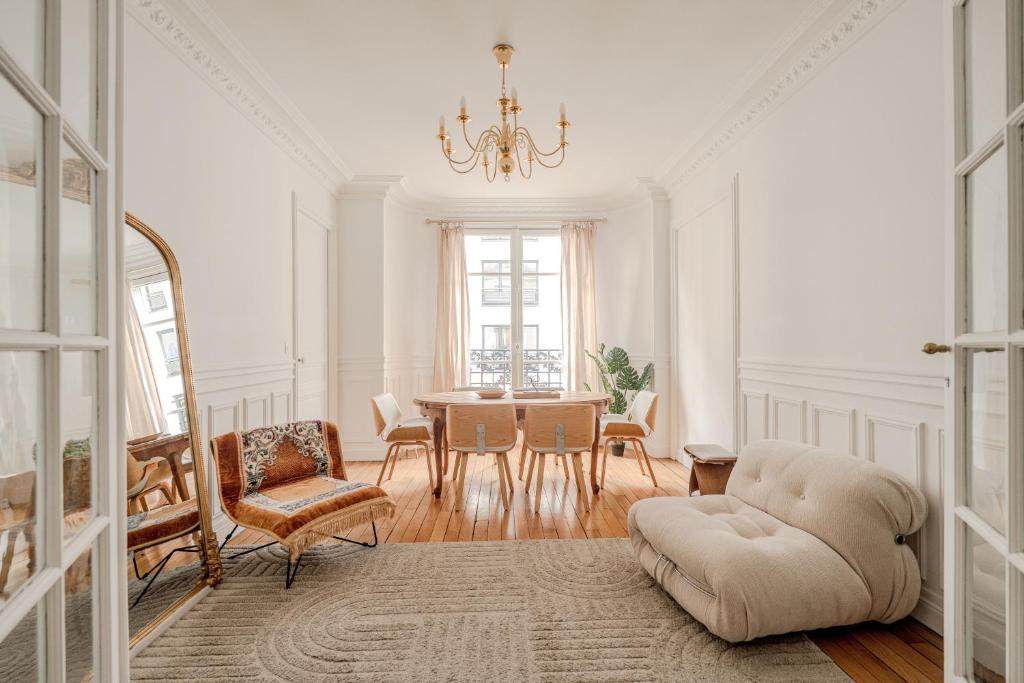 Apartment 2 bedroom with lift Paris 8 Saint-Lazare