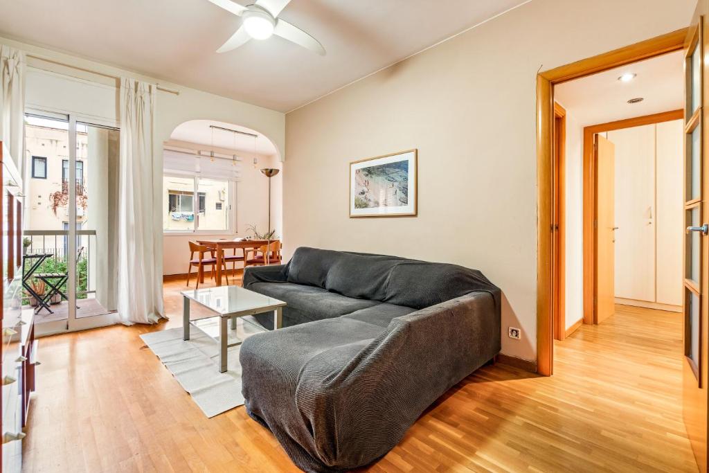 Poble Sec Flat 2 Balconies AC 4 Guests