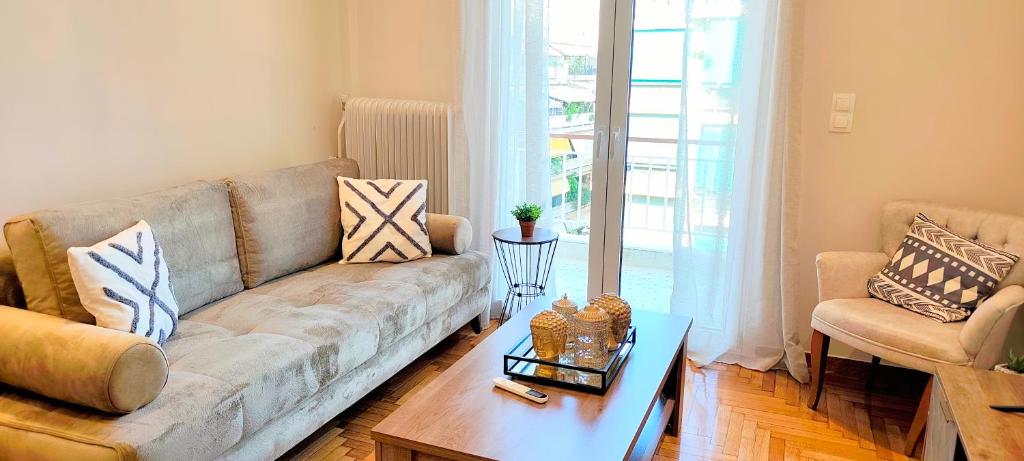 Sunny home in Acropolis
