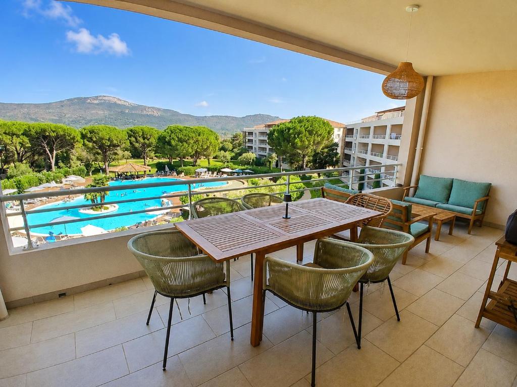 Apartment with pool view Salina Bay Porto-Vecchio