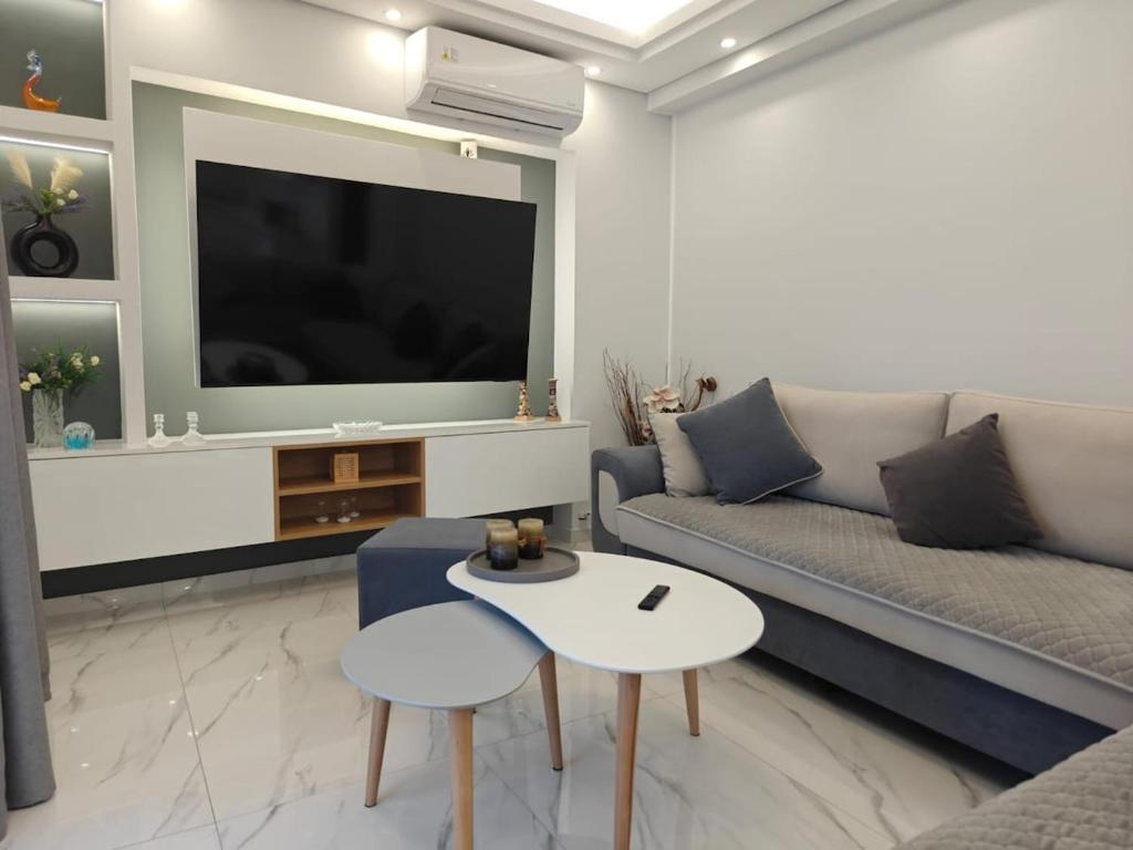 Alex comfortable apartment - near Athens Airport