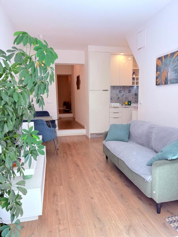 5min Santa Apolonia station I Ground floor flat near Alfama