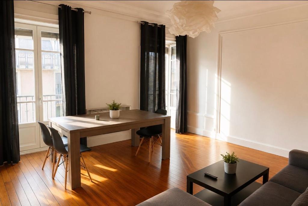 Saxe Gambetta - Spacieux 80m lumineux - 2 chambres balcon