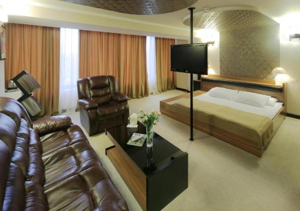 Nairi Hotel Yerevan - Suíte Com Vista Para A Cidade
