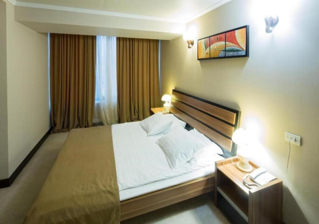 Nairi Hotel Yerevan - Sala De Estar Familiar