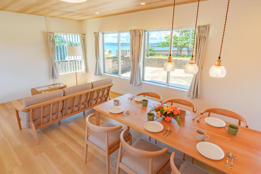 Ikema Nostalgia - unmanned beachfront house 池間の情景