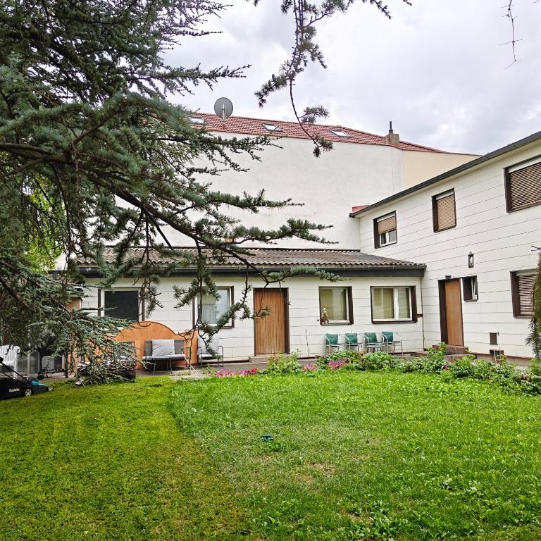 Haus mit Garten nahe U1